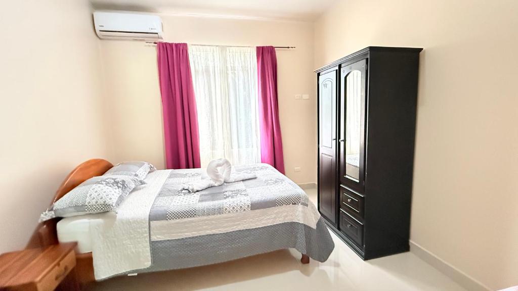 Yellow House - Chambre Triple Avec Salle De Bains Commune