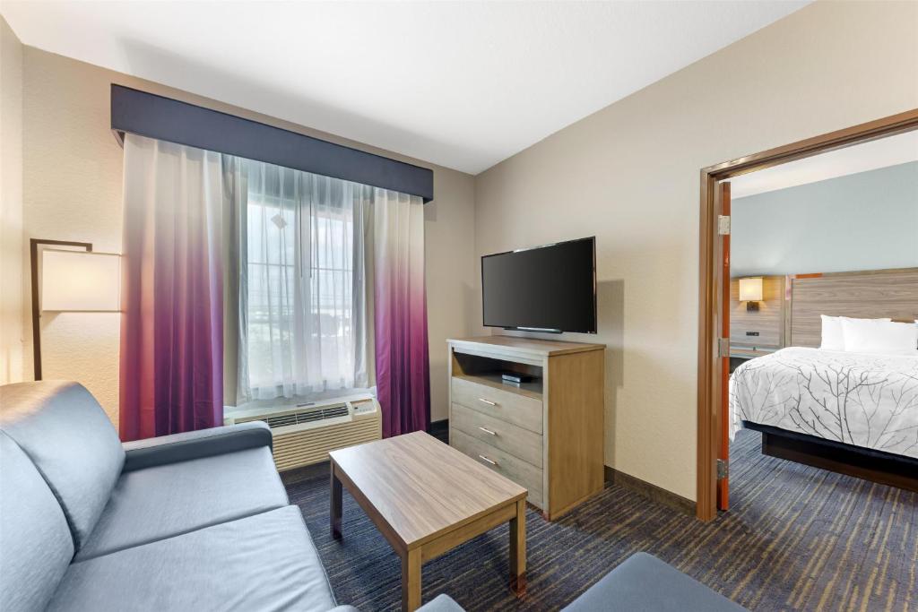 Best Western Plus San Antonio East Inn & Suites - King Suite With Kitchen - Non-Smoking