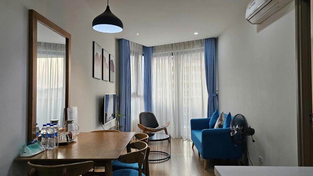 a living room with a blue couch and a table at Home stay 2pn Hạ Long in Ha Long