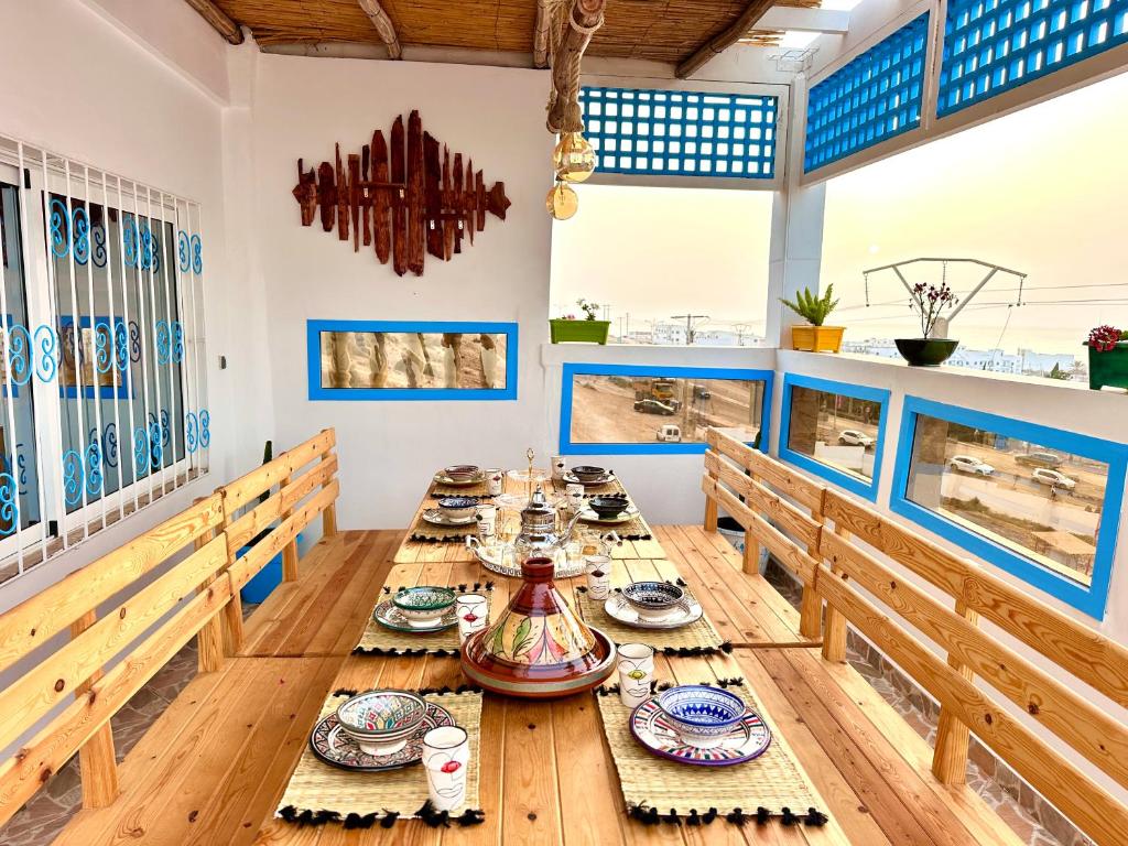 Gambar di galeri bagi shared room , balance surf camp , feel home , let's create memories together di Aourir