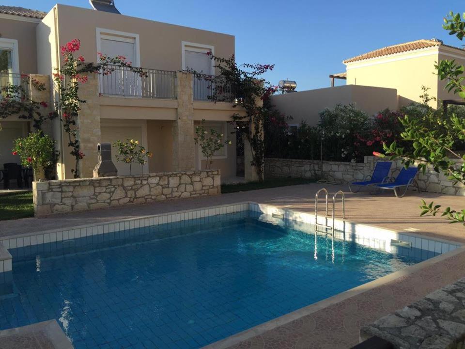 The swimming pool at or close to Cretamos Seaside Villas