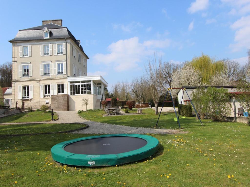 Château in Bar-sur-Seine Champagne Views - Housity