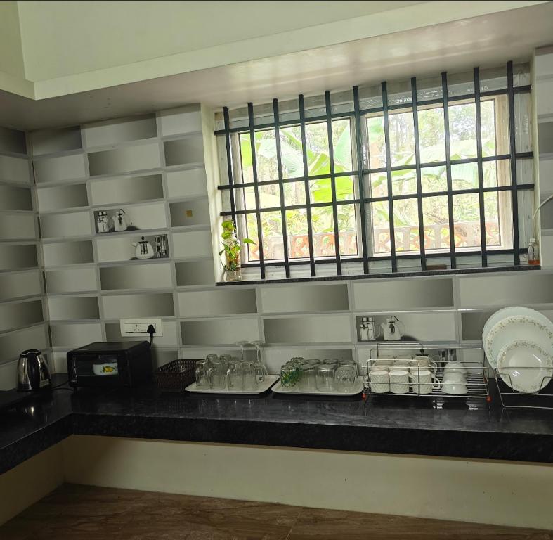 Una cocina o cocineta en Nature Chirps holiday home