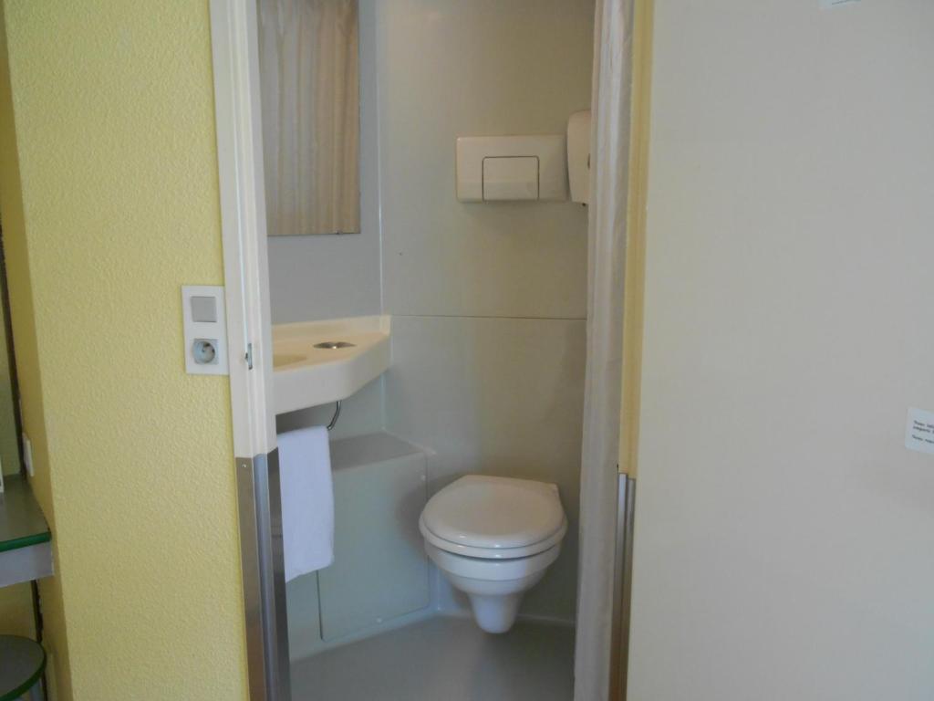 Premiere Classe Brest Gouesnou Aeroport - Chambre Triple (1 Lit Double + 1 Lit Simple)