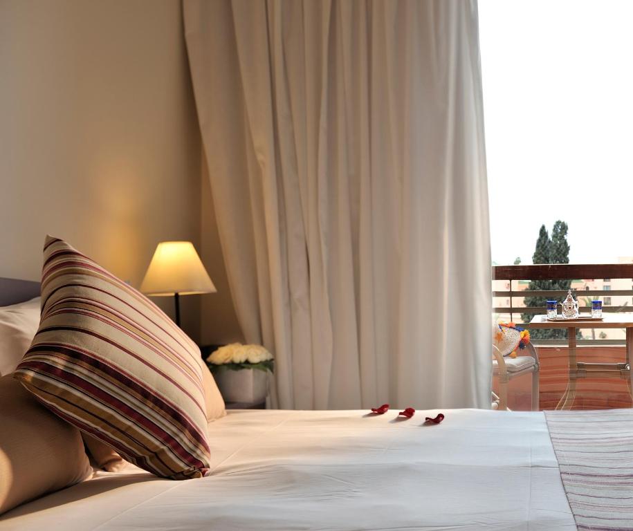 Postel nebo postele na pokoji v ubytování Novotel Marrakech Hivernage