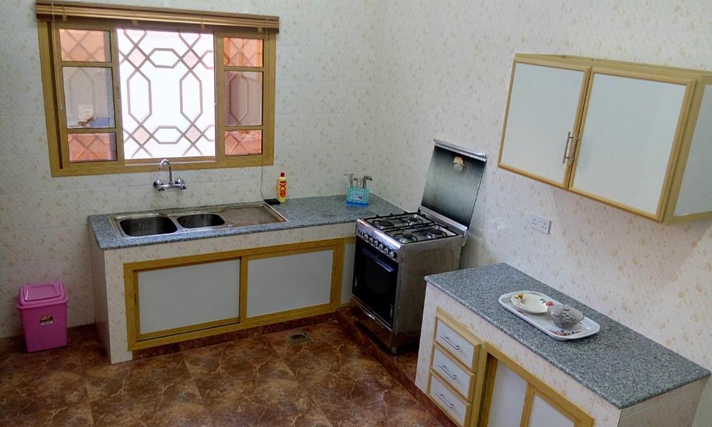 Kuchyň nebo kuchyňský kout v ubytování Al Hamra Guest House