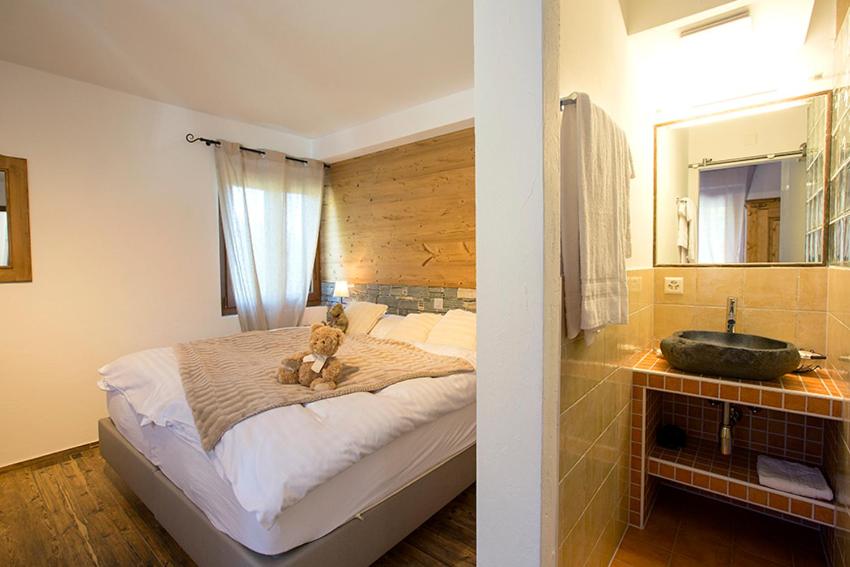 Letto o letti in una camera di Hôtel de charme la Poste