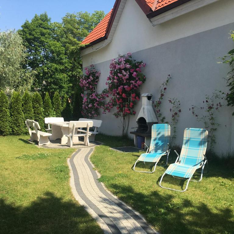 Vonkajšia záhrada v ubytovaní Villa 33 Blisko Plaży