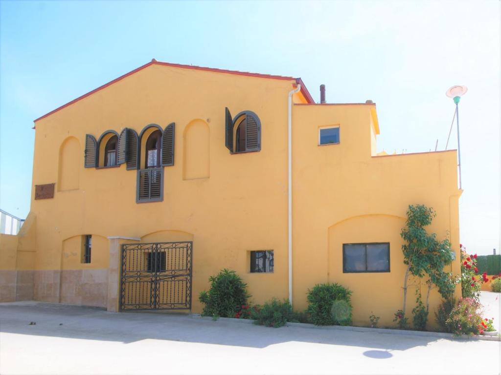 Beach Cottage in Vila-sacra near Beaches and Aquabrava - Housity