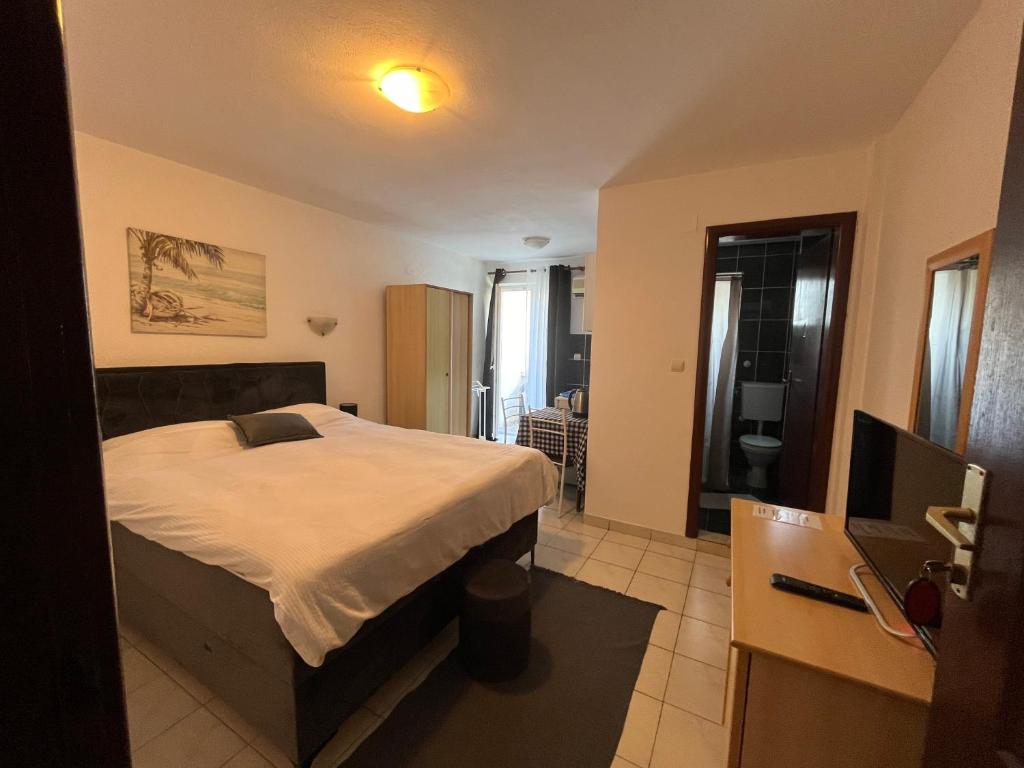 Apartments Kuljaca - Studio With Balcony