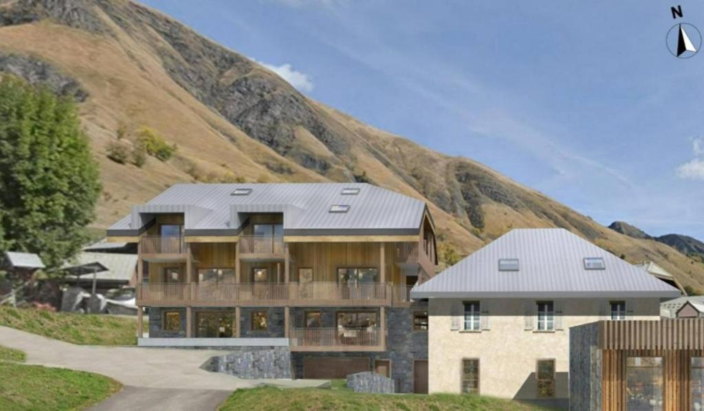 圣索林达尔沃Appartement Haut de Gamme neuf avec terrasse de 25m2 - 6 personnes - App 002的一座以山为背景的大房子