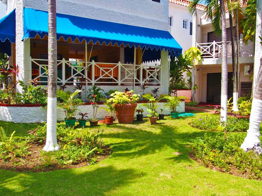 Giardino di Chrisanns Paradise Suite by the Ocean - Apt#9