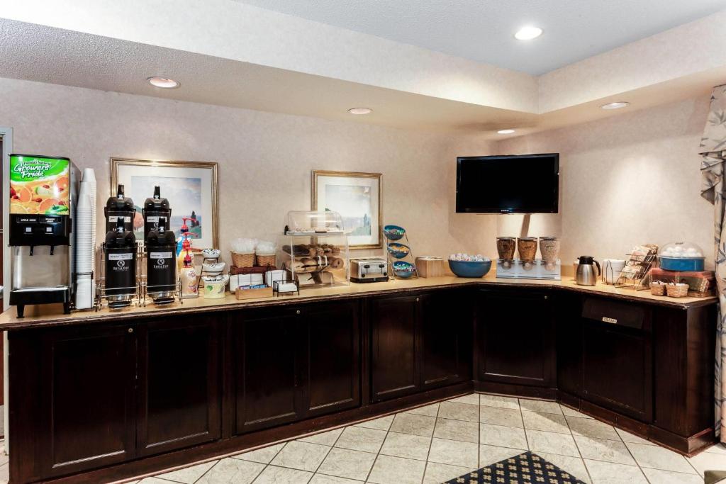 La Quinta by Wyndham Milwaukee SW New Berlin photo