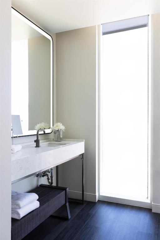 Hyatt Centric Congress Avenue Austin - Queen Room