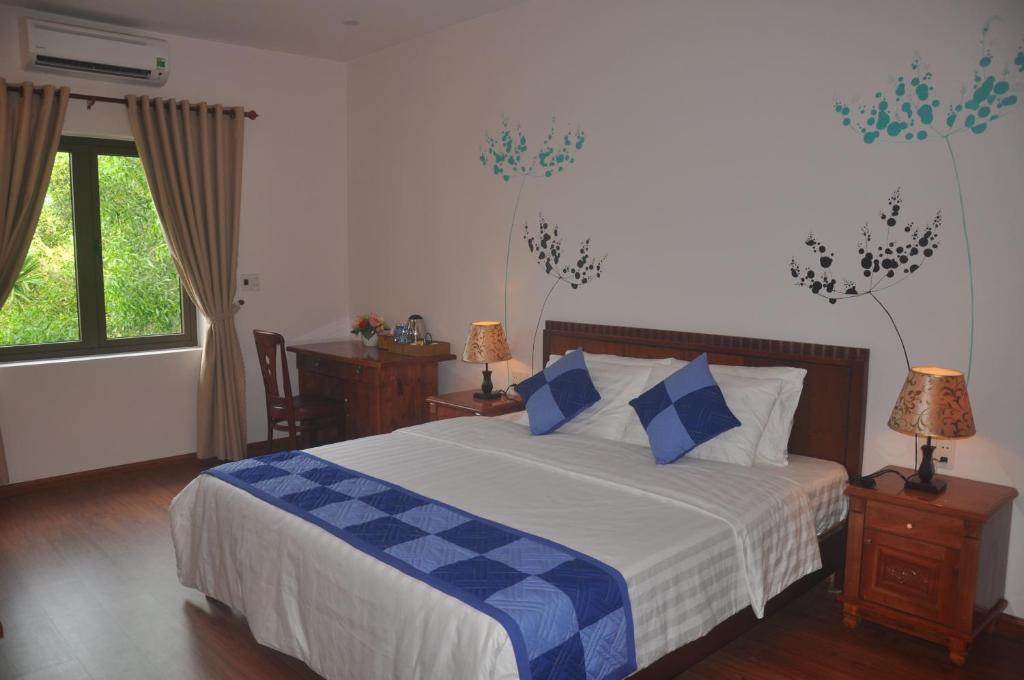 Postel nebo postele na pokoji v ubytování Tra Que Riverside Homestay