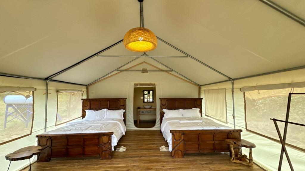 Llit o llits en una habitació de Veilscape Mara Camp