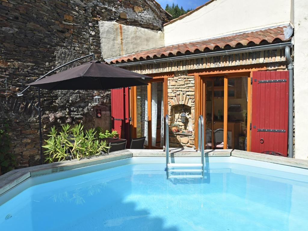 Πισίνα στο ή κοντά στο Holiday home with pool in Cuxac-Cabardès
