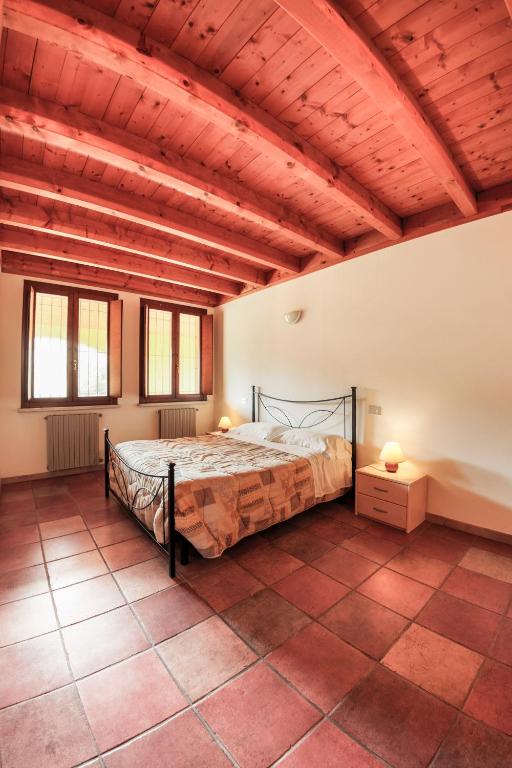 Postel nebo postele na pokoji v ubytování Agriturismo Gardenali