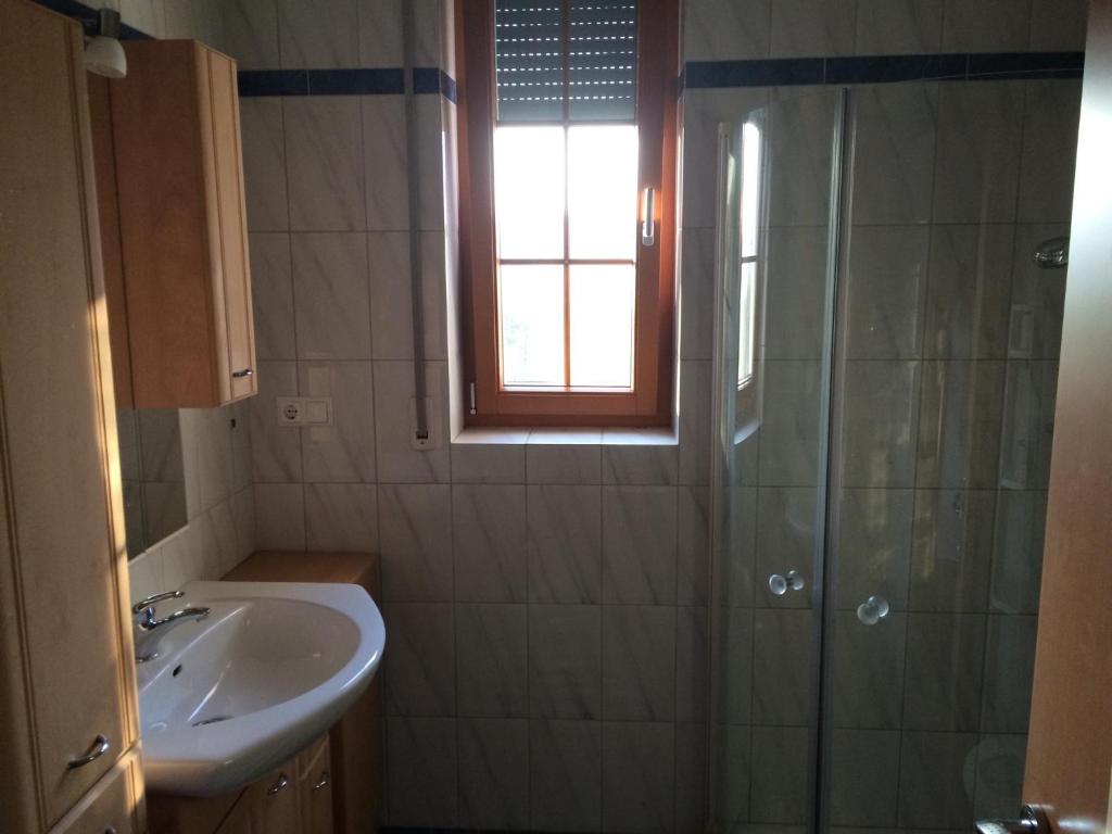 A bathroom at Ferienwohnung am Bauernhof Straßonig vulgo Hornis
