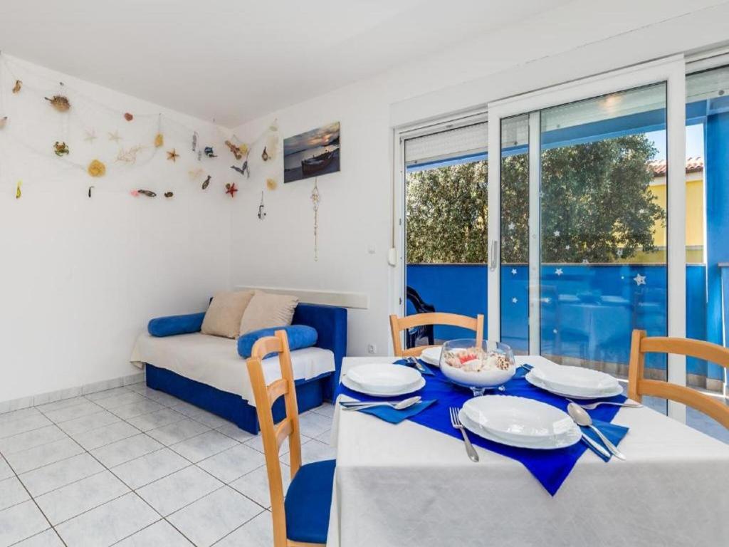 Fotografie z fotogalerie ubytování Seaside Apartment in Mandre with Barbecue v destinaci Mandre