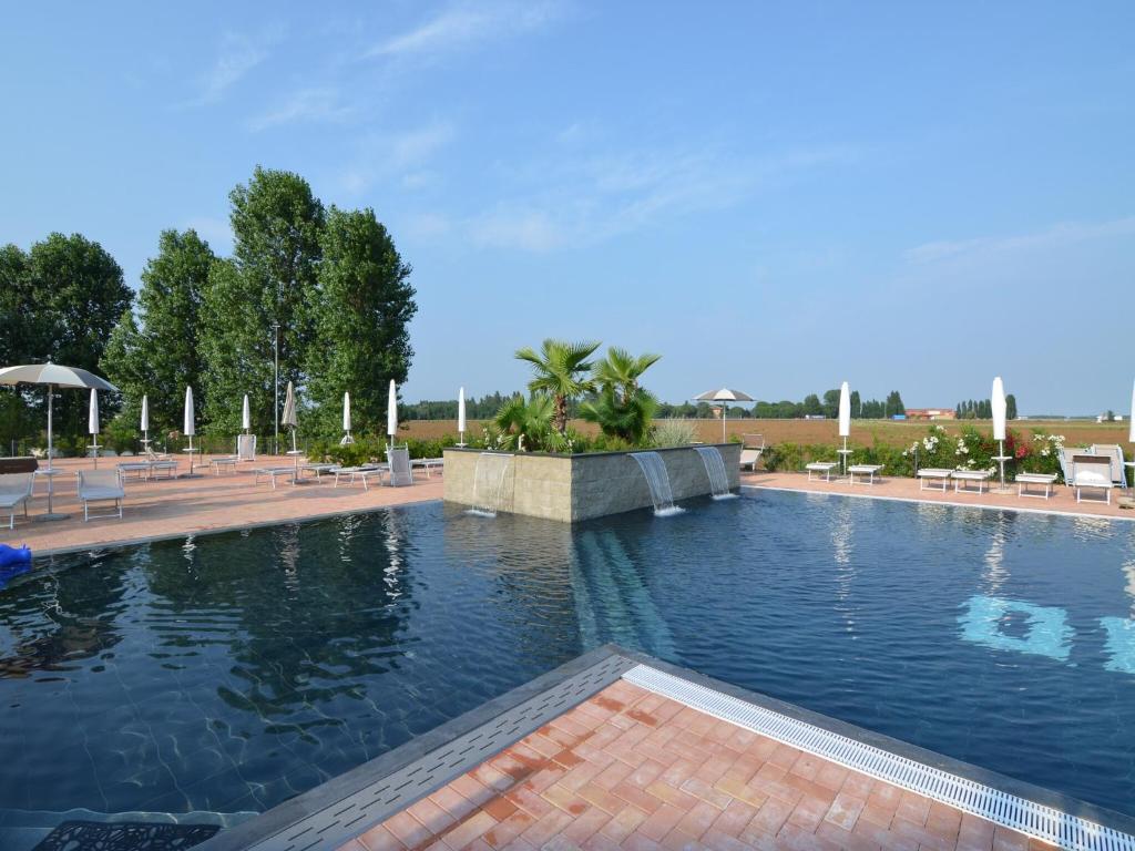 Πισίνα στο ή κοντά στο Characteristic apartment in Codigoro with pool