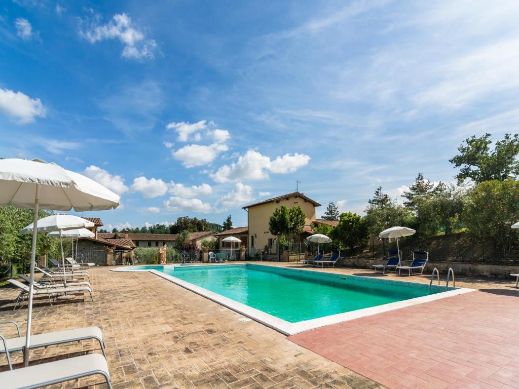 Πισίνα στο ή κοντά στο Farmhouse in Perugia with Swimming Pool