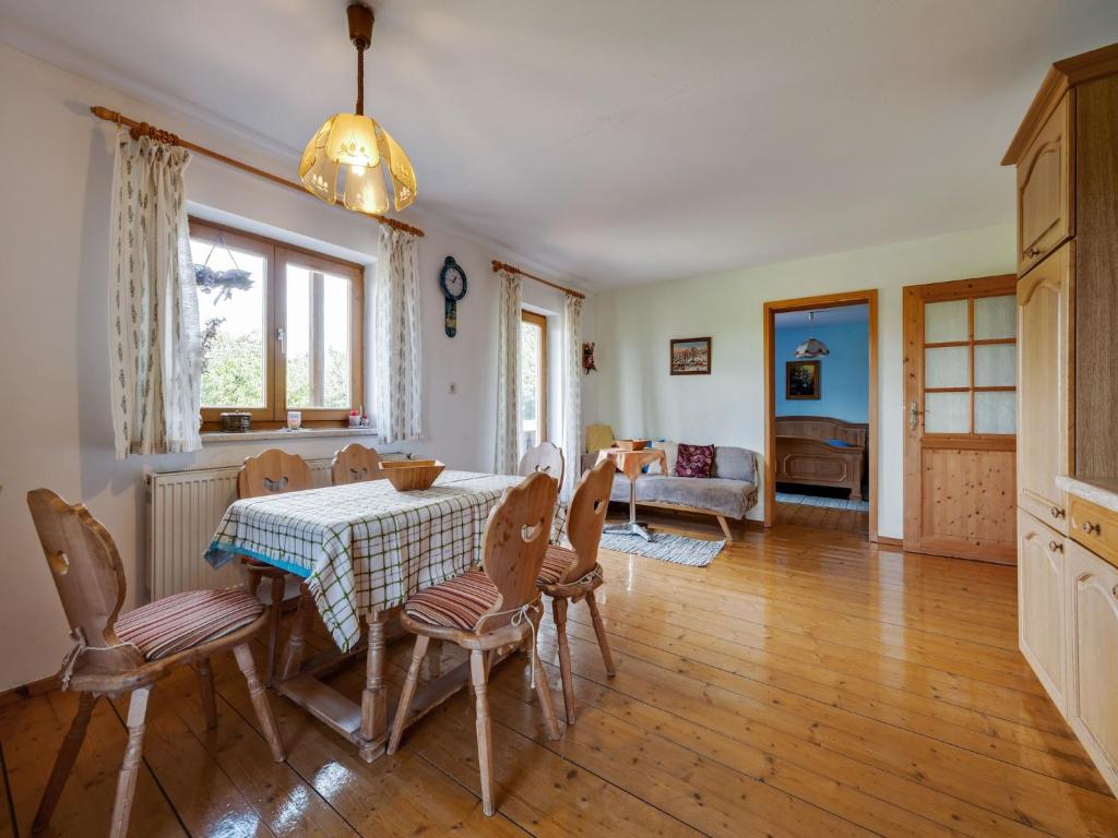 Farmhouse in Neukirchen near Heiligen Blut - Casa De Vacaciones De 2 Dormitorios