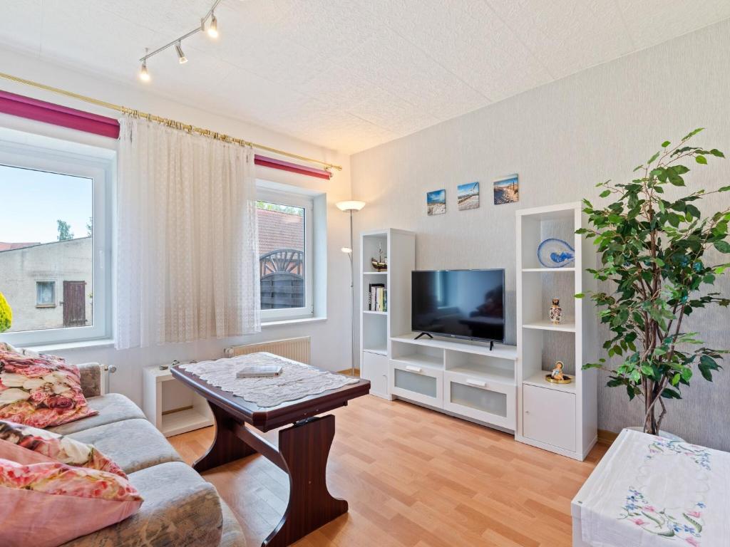 Μια τηλεόραση ή/και κέντρο ψυχαγωγίας στο Attractive Apartment in Klütz near the Sea