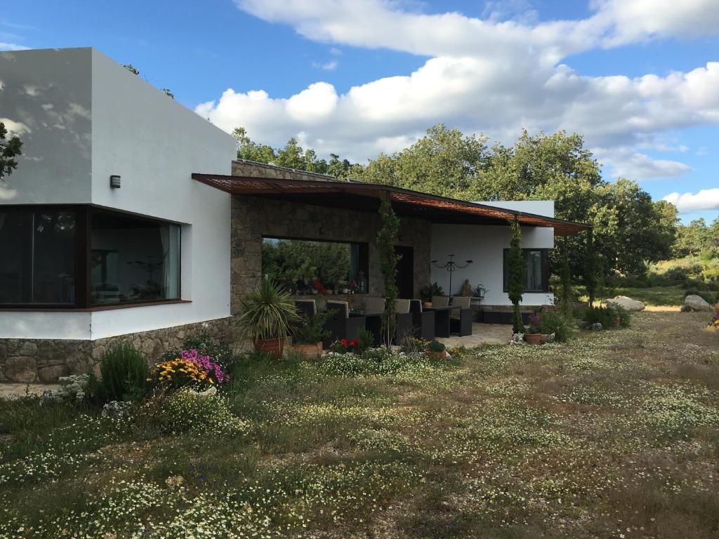 A garden outside El Sosiego