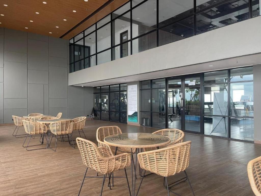 Fotografie z fotogalerie ubytování Apartemen Delft Unit 1839 By Millpro v destinaci Tanjungbunga