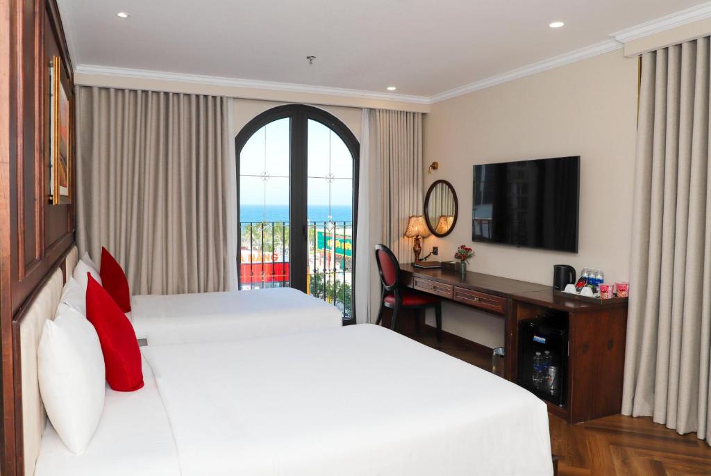 Special Offer - Triple Room with Partial Sea View