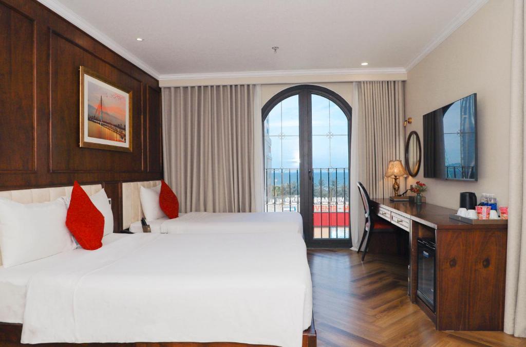 Special Offer - Triple Room with Partial Sea View