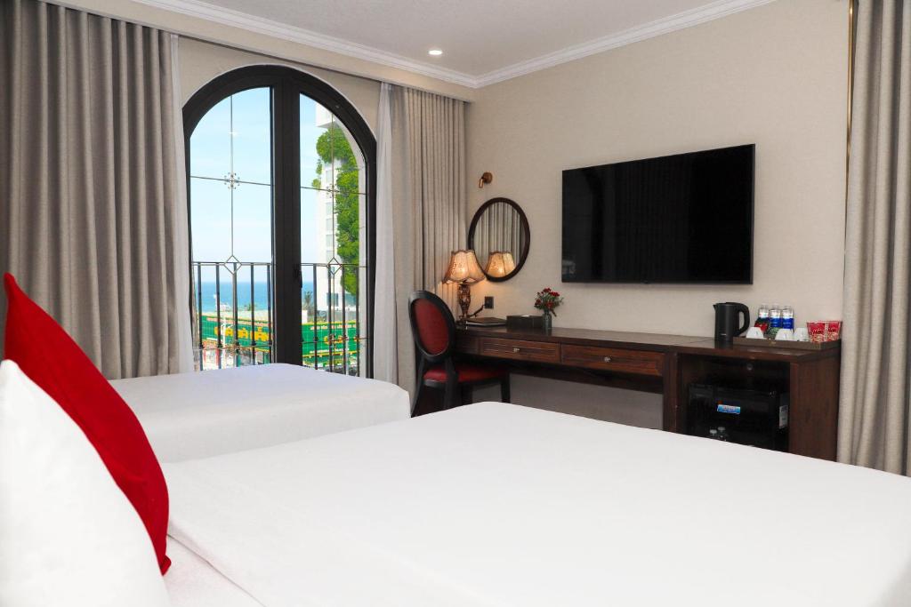 Special Offer - Triple Room with Partial Sea View