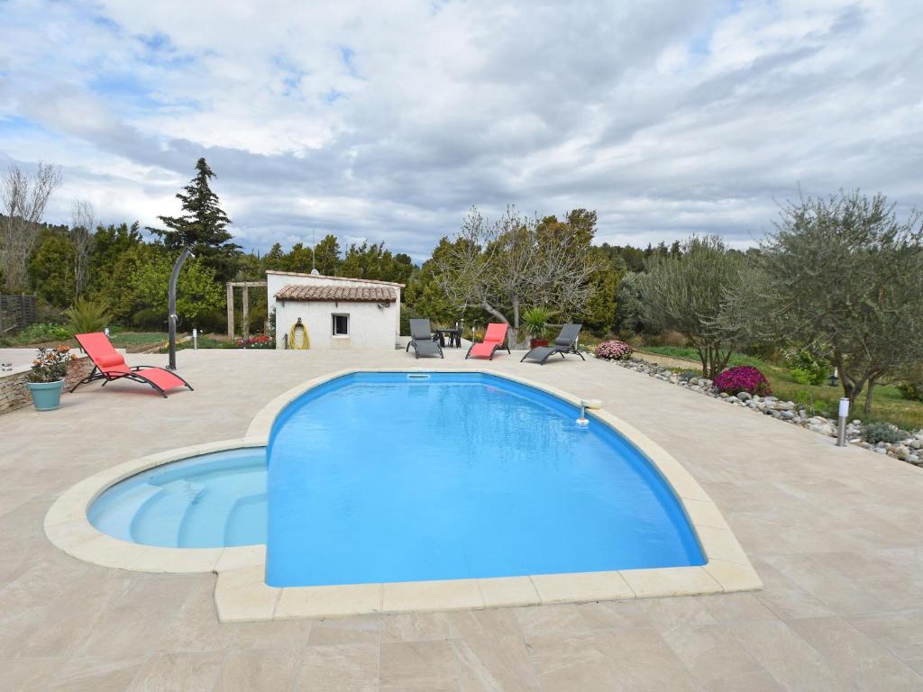 Swimmingpoolen hos eller tæt på Tranquil Villa with Pool