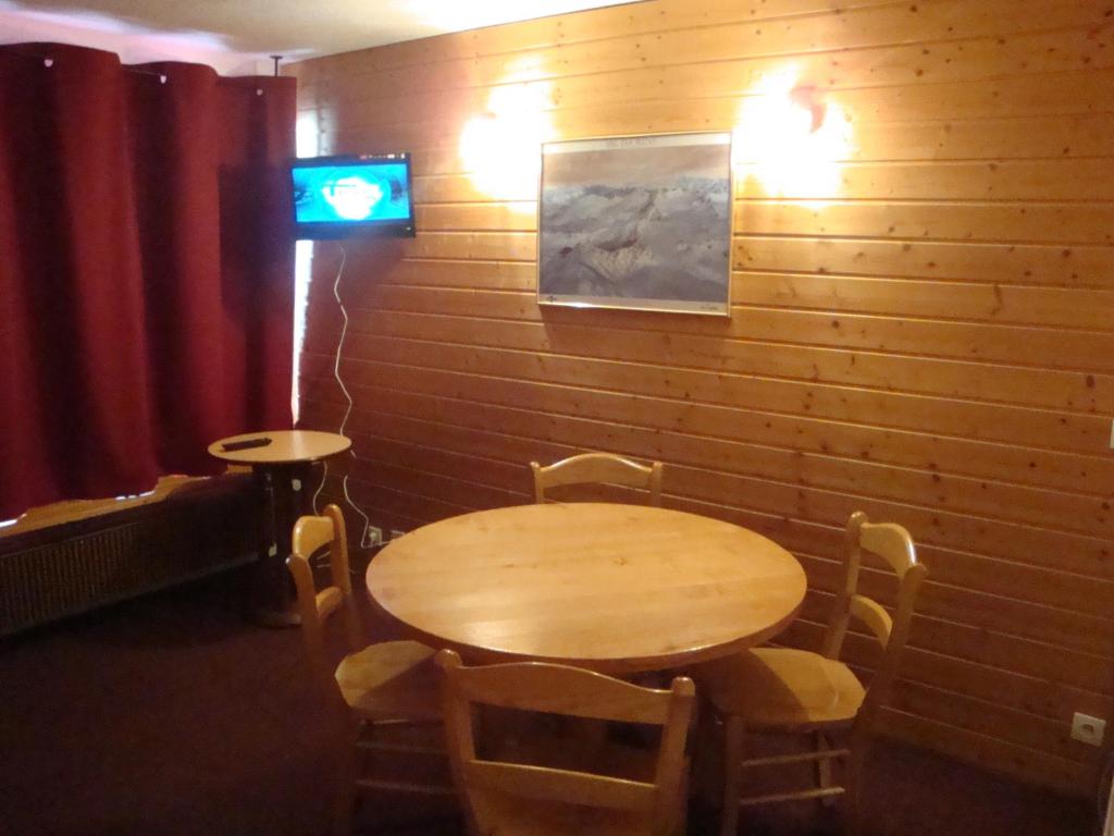 TV a/nebo společenská místnost v ubytování Appartements in Roc de Peclet by PiaundDirk