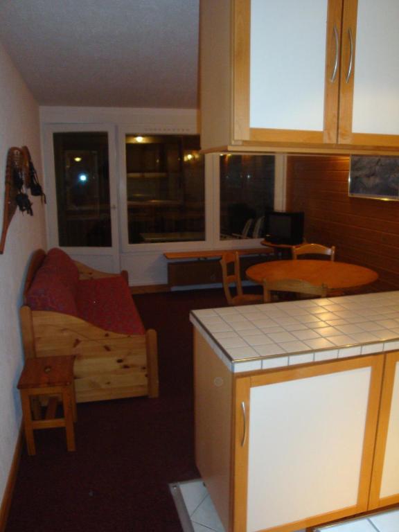 Kuchyň nebo kuchyňský kout v ubytování Appartements in Roc de Peclet by PiaundDirk