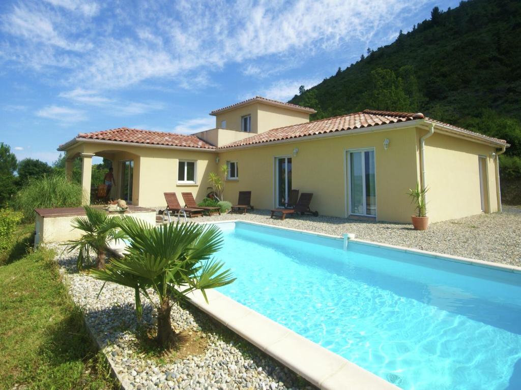 Πισίνα στο ή κοντά στο Mesmerising villa in Les Vans with private pool