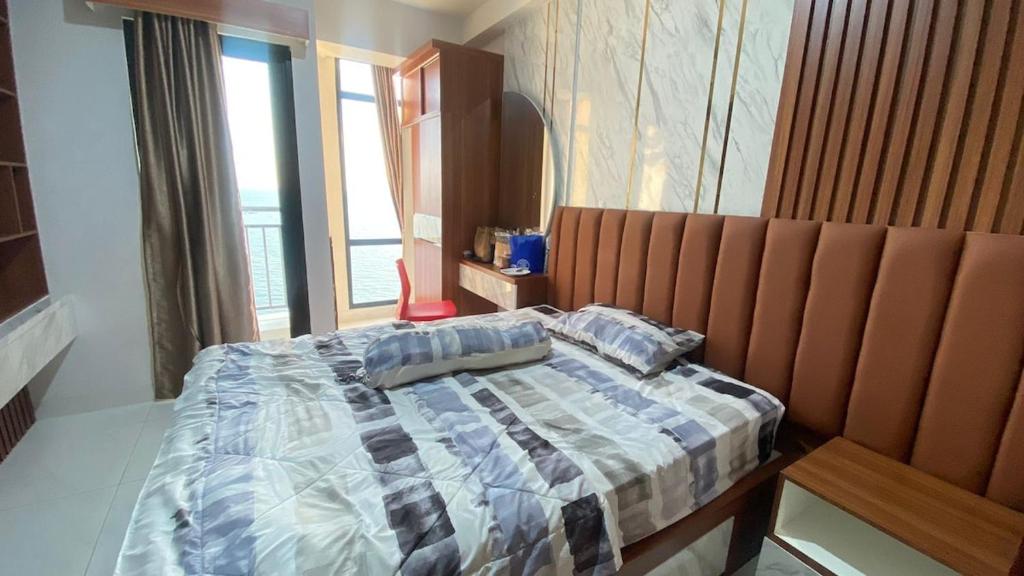 En eller flere senge i et værelse på Apartemen Delft Unit 1057 By Millpro