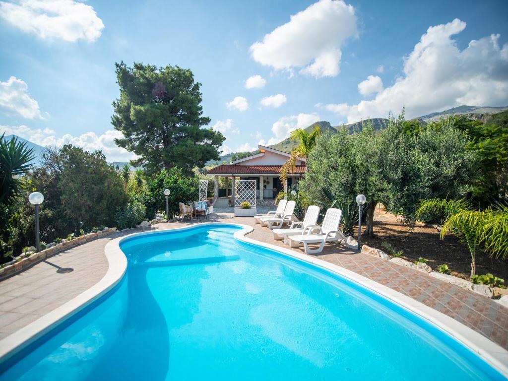 Bazén v ubytování Villa in Castellammare del Golfo with private pool nebo v jeho okolí