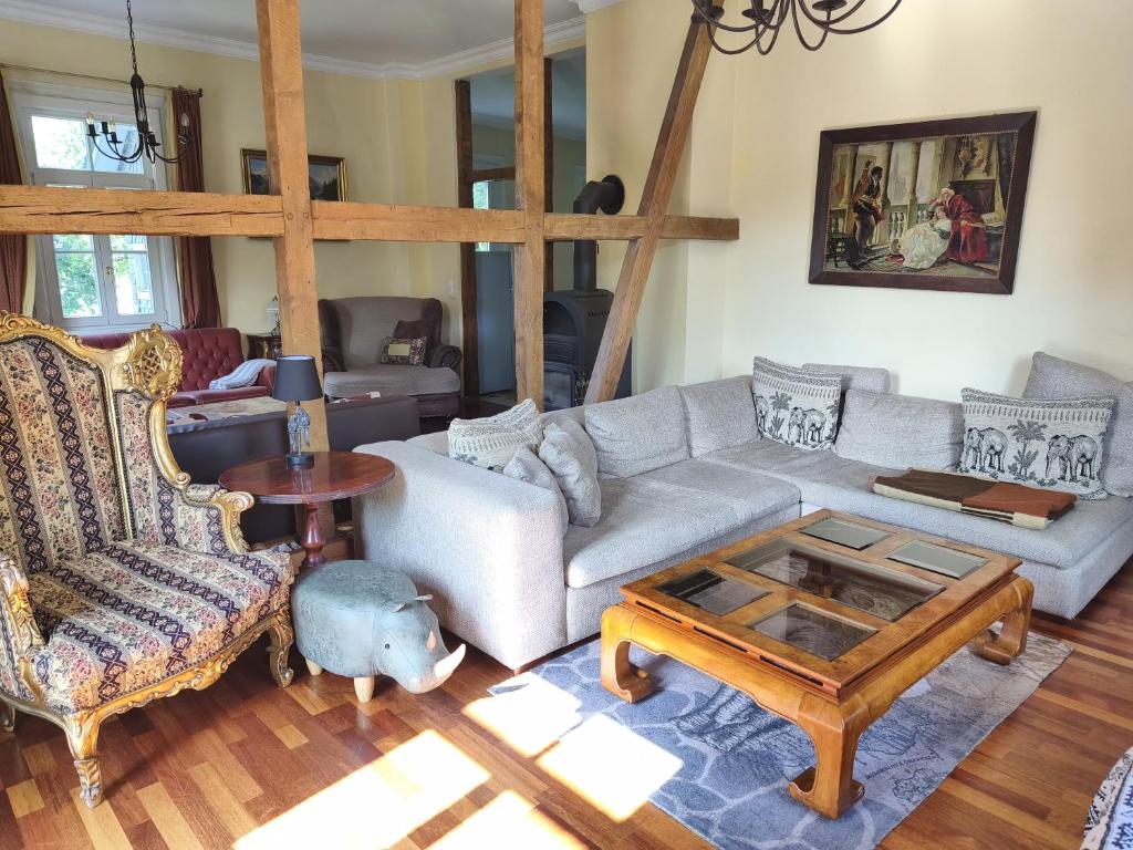 Stilvolles großes Ferienhaus mit Garten - Housity