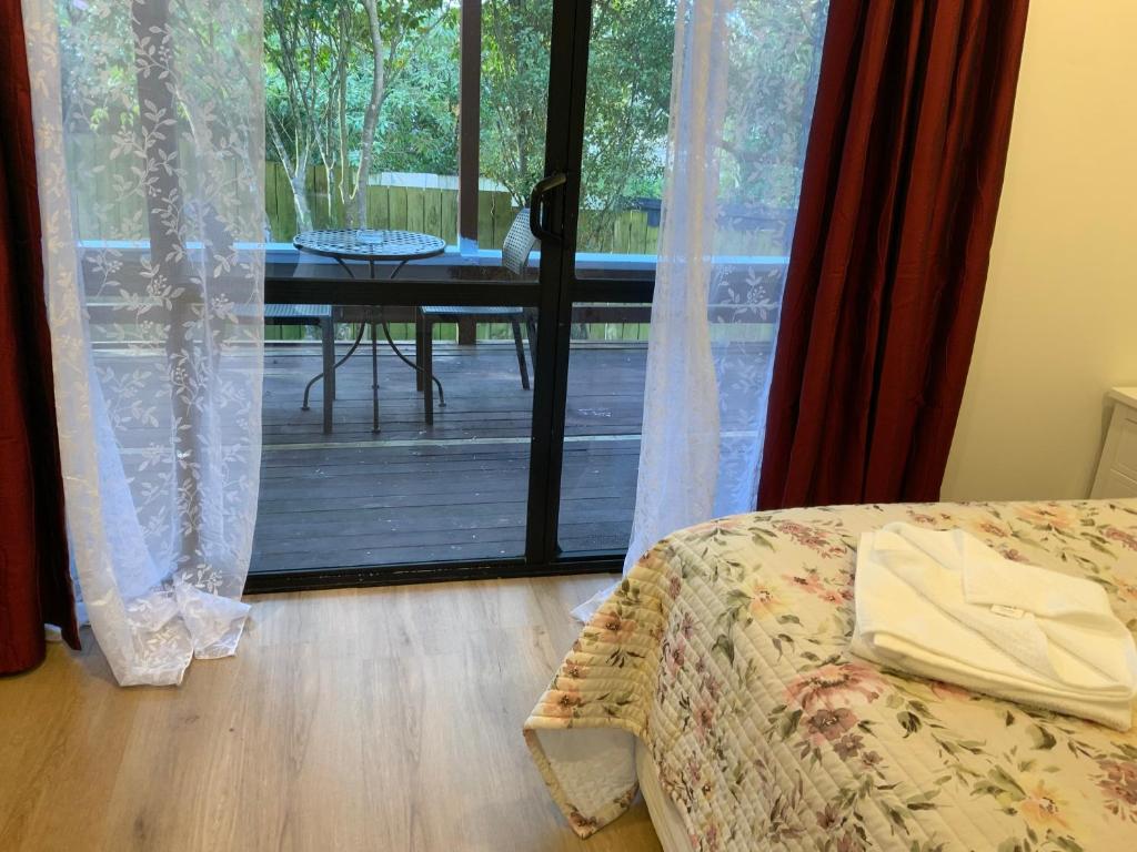 Cascades Motor Lodge - Resim 12