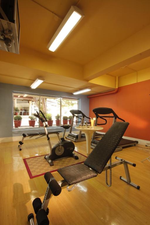 Fitness centrum a/nebo fitness zařízení v ubytování Taal Vista Hotel