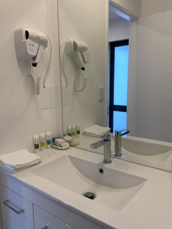 Cascades Motor Lodge - Resim 8