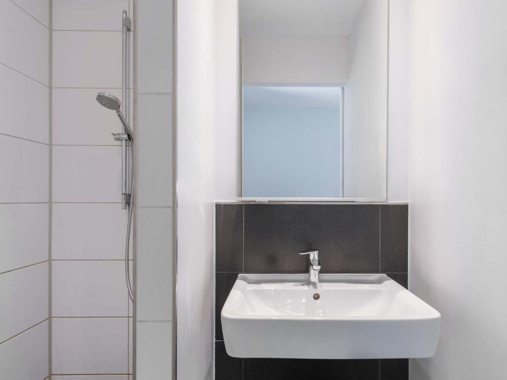 B&B Hotel München-Trudering - Resim 16