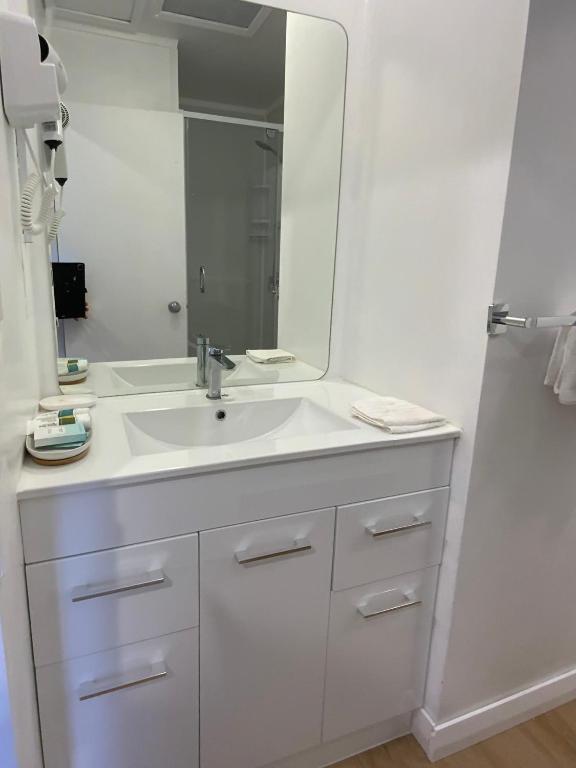 Cascades Motor Lodge - Resim 34