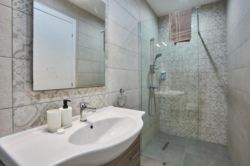 Il-Girna- Modern Seaside Accommodation - 9