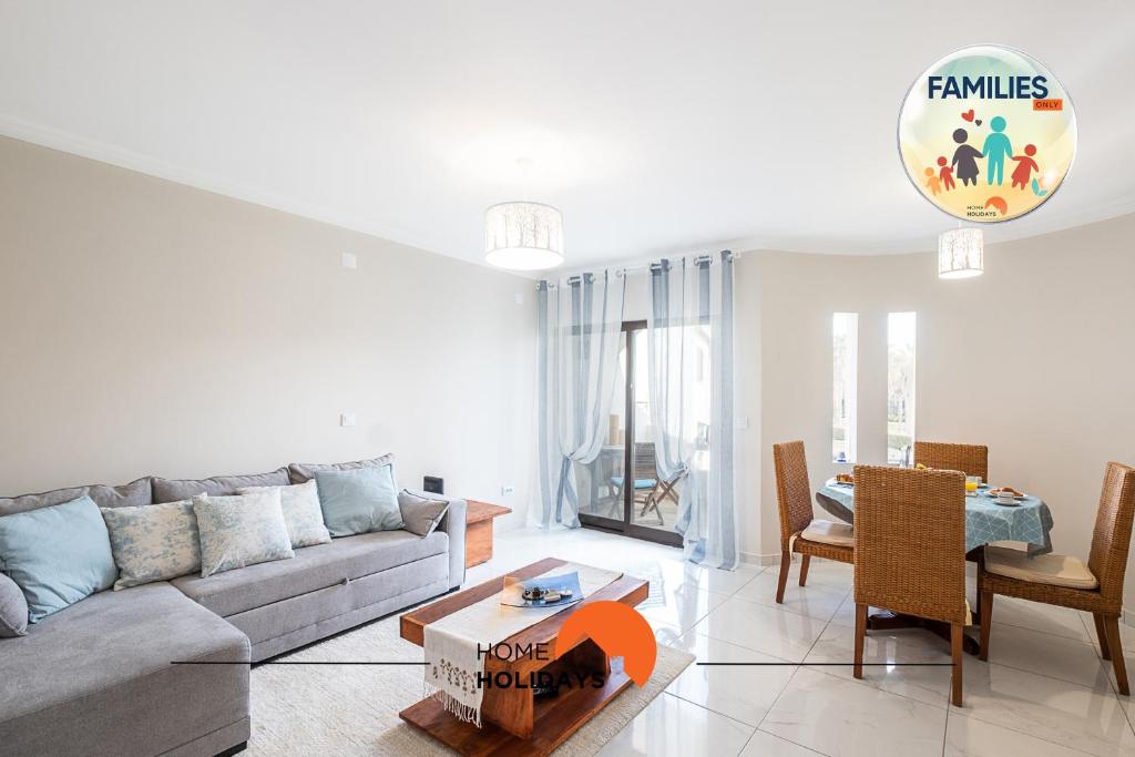 Χώρος καθιστικού στο #082 Families Only - São Rafael by Home Holidays