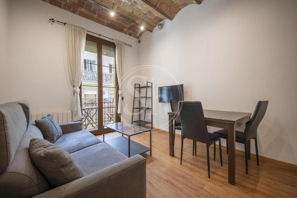 Barcelona Retreat for 3 Near Park Güell