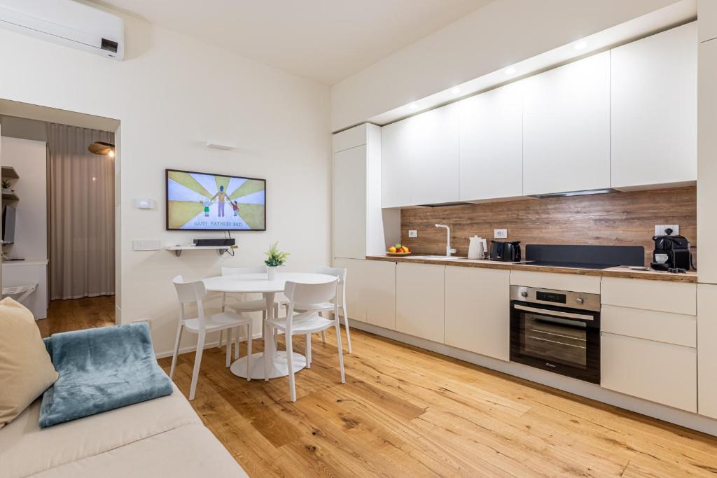 O bucătărie sau chicinetă la Porta Venezia bilocale moderno