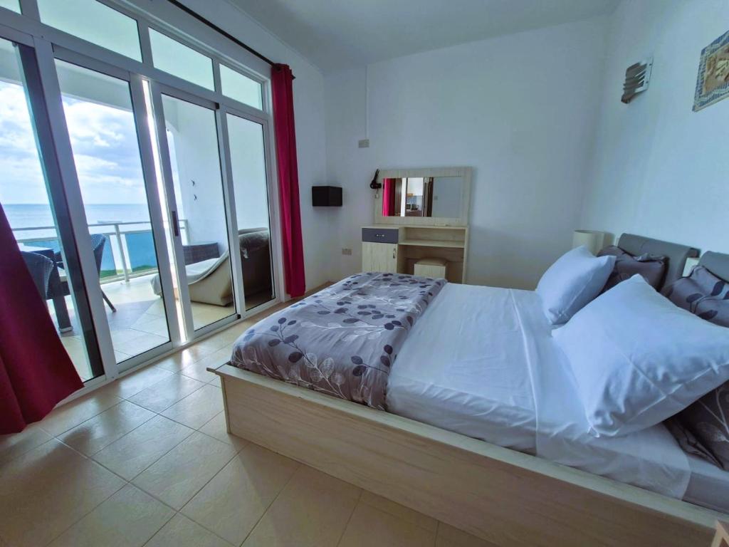 Baywatch Apartment - 3